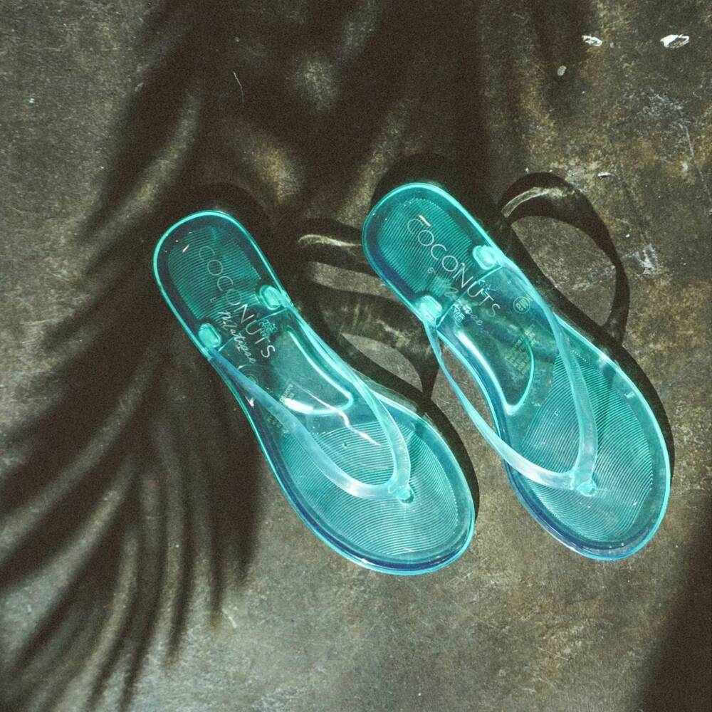 NEW COCONUTS BY MATISSE women's olsen sandal in pistachio
